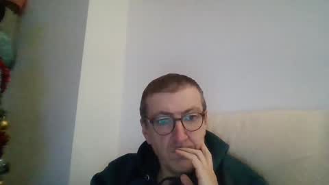 Snapshot of kolesie7 chatting on 12/14/24, 07:57 JUAN CARLOS online show from 12/14/24, 07:57