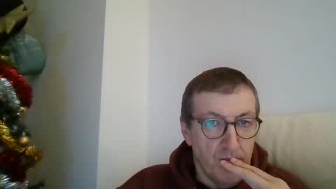 Snapshot of kolesie7 chatting on 01/01/25, 06:27 JUAN CARLOS online show from 01/01/25, 06:27