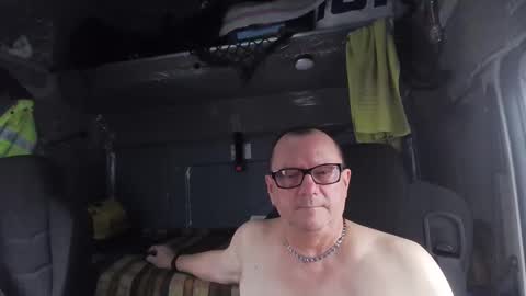 Snapshot of komputer123456789 chatting on 02/28/25, 03:26 Bogdan online show from 02/28/25, 03:26