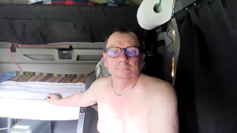 Snapshot of komputer123456789 chatting on 05/14/26, 07:48 Bogdan online show from 05/14/26, 07:48