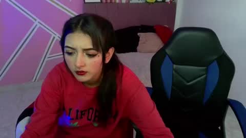 Snapshot of koning_moretti chatting on 06/25/26, 10:36 camila online show from 06/25/26, 10:36