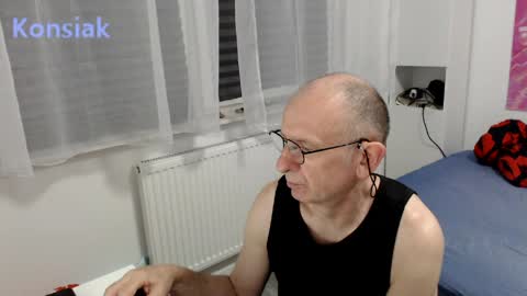 Komsiak online show from 05/05/26, 04:15