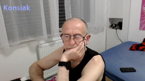 Komsiak online show from 05/06/26, 04:45