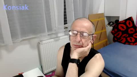 Komsiak online show from 05/15/26, 07:10