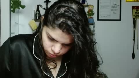 Karoll online show from 10/02/25, 01:45