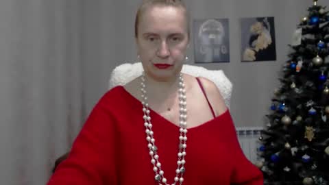 Snapshot of koroleva70 chatting on 01/12/25, 06:27 VIKA online show from 01/12/25, 06:27