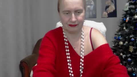 Snapshot of koroleva70 chatting on 01/12/25, 09:29 VIKA online show from 01/12/25, 09:29