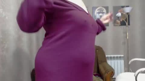 Snapshot of koroleva70 chatting on 01/27/25, 07:24 VIKA online show from 01/27/25, 07:24