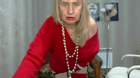 Snapshot of koroleva70 chatting on 10/01/25, 05:30 VIKA online show from 10/01/25, 05:30