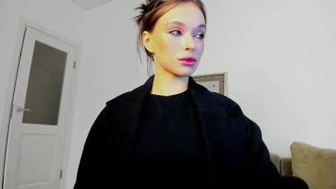 kossie_ online show from 10/19/25, 06:08