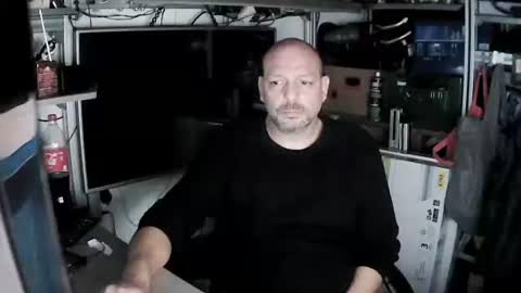 Snapshot of kostasgreek42 chatting on 01/06/25, 04:55 Kosta online show from 01/06/25, 04:55