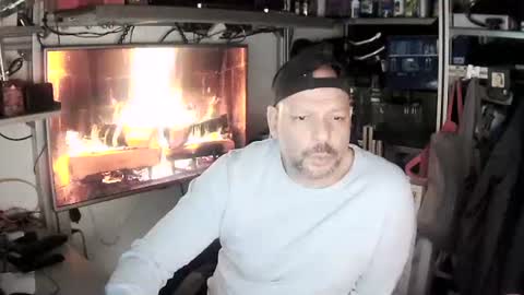 Snapshot of kostasgreek42 chatting on 01/12/25, 12:55 Kosta online show from 01/12/25, 12:55