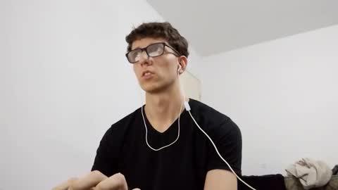 Snapshot of kpo10 chatting on 12/23/24, 08:33 Facu online show from 12/23/24, 08:33