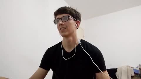 Snapshot of kpo10 chatting on 01/01/25, 06:59 Facu online show from 01/01/25, 06:59