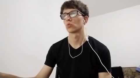 Snapshot of kpo10 chatting on 01/05/25, 09:03 Facu online show from 01/05/25, 09:03