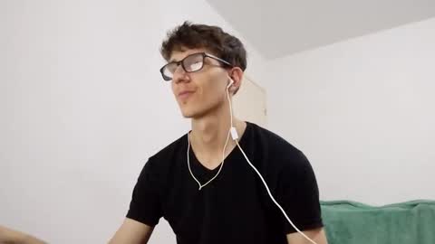 Snapshot of kpo10 chatting on 03/08/25, 12:09 Facu online show from 03/08/25, 12:09