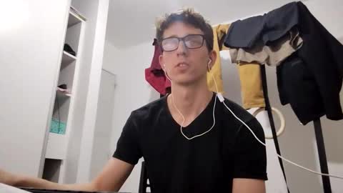 Snapshot of kpo10 chatting on 10/21/25, 12:22 Facu online show from 10/21/25, 12:22