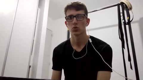 Snapshot of kpo10 chatting on 12/18/25, 08:20 Facu online show from 12/18/25, 08:20