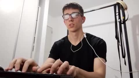 Snapshot of kpo10 chatting on 12/23/25, 11:08 Facu online show from 12/23/25, 11:08