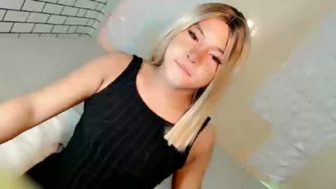 Snapshot of krezikeed chatting on 02/07/26, 01:42 krezikeed online show from 02/07/26, 01:42