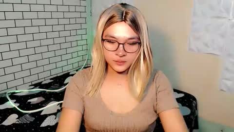 Snapshot of krezikeed chatting on 03/16/26, 05:44 krezikeed online show from 03/16/26, 05:44