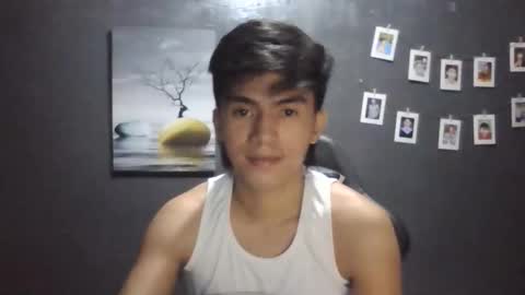 Snapshot of kris_angel69 chatting on 12/15/25, 04:44 JA ME S online show from 12/15/25, 04:44