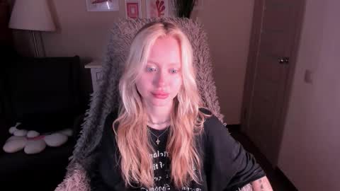 Snapshot of kris_grant chatting on 10/28/25, 08:29 kris_grant online show from 10/28/25, 08:29