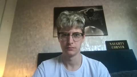 Snapshot of krisl77 chatting on 03/30/26, 02:29 krisl77 online show from 03/30/26, 02:29