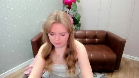 Snapshot of krispi_2000 chatting on 03/11/26, 05:02 Kriss online show from 03/11/26, 05:02