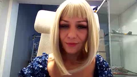 Snapshot of krisred2 chatting on 11/04/25, 11:42 Kristi online show from 11/04/25, 11:42