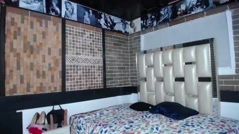 kriss_sweetboobs online show from 09/28/25, 11:04