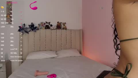 Snapshot of krissell_ chatting on 12/19/25, 10:06 SammyKrissell online show from 12/19/25, 10:06