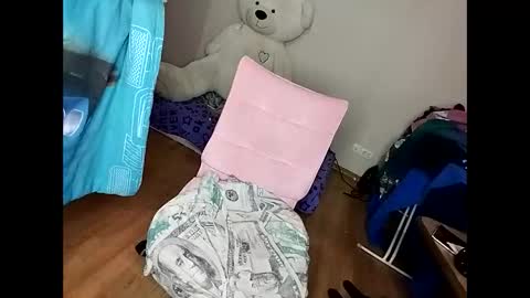 Snapshot of krisssexi chatting on 12/16/24, 06:43 KrissSexi online show from 12/16/24, 06:43