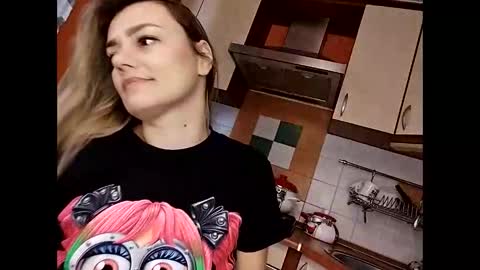 Snapshot of krisssexi chatting on 03/04/25, 05:32 KrissSexi online show from 03/04/25, 05:32