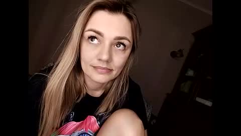 Snapshot of krisssexi chatting on 03/04/25, 03:15 KrissSexi online show from 03/04/25, 03:15