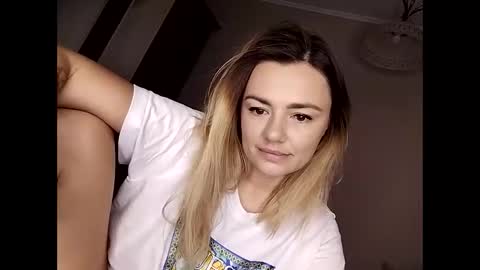 Snapshot of krisssexi chatting on 10/14/25, 05:30 KrissSexi online show from 10/14/25, 05:30