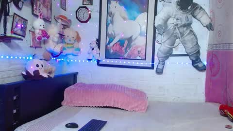 Snapshot of krisstal703358 chatting on 02/10/26, 01:43 krisstal703358 online show from 02/10/26, 01:43