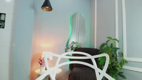 Snapshot of kristal_donne chatting on 07/02/26, 12:44 KRISTYN online show from 07/02/26, 12:44