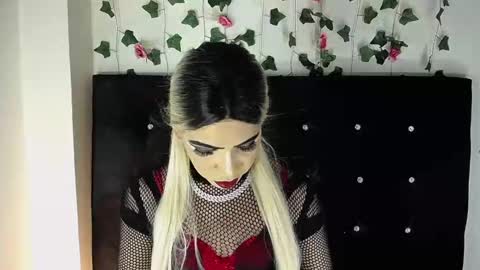 kristal_queen01 online show from 03/25/26, 07:03