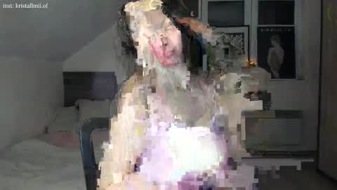 Snapshot of kristallmii_premium chatting on 12/20/25, 08:16 kristallmii_premium online show from 12/20/25, 08:16