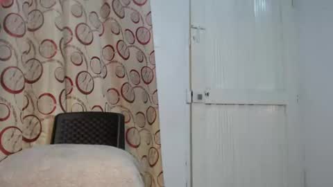 Snapshot of kristaltsxxx chatting on 12/31/24, 05:18 kristal online show from 12/31/24, 05:18