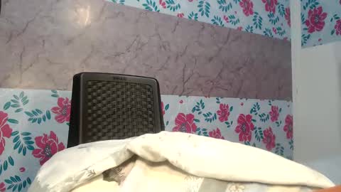 Snapshot of kristaltsxxx chatting on 09/13/25, 06:18 kristal online show from 09/13/25, 06:18