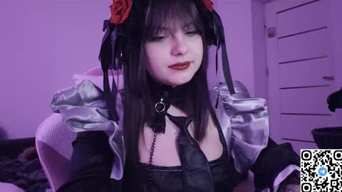 Snapshot of kristibloom chatting on 11/19/25, 10:10 Christie online show from 11/19/25, 10:10