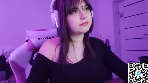 Snapshot of kristibloom chatting on 12/03/25, 08:40 Christie online show from 12/03/25, 08:40