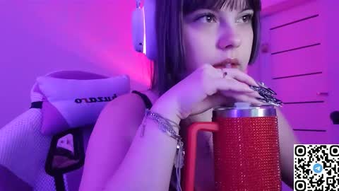 Snapshot of kristibloom chatting on 12/15/25, 09:52 Christie online show from 12/15/25, 09:52