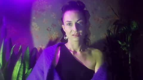 Snapshot of kristinagold44 chatting on 12/04/24, 08:18 Kristina online show from 12/04/24, 08:18