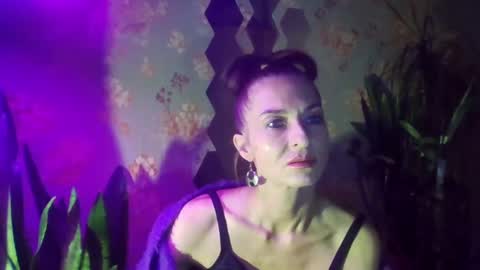 Snapshot of kristinagold44 chatting on 12/12/24, 01:39 Kristina online show from 12/12/24, 01:39
