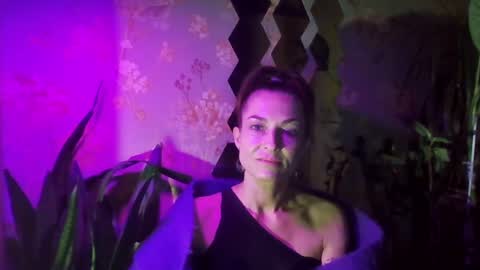 Snapshot of kristinagold44 chatting on 12/28/24, 10:13 Kristina online show from 12/28/24, 10:13