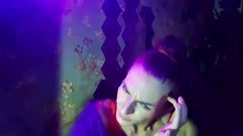 Snapshot of kristinagold44 chatting on 02/14/25, 05:14 Kristina online show from 02/14/25, 05:14