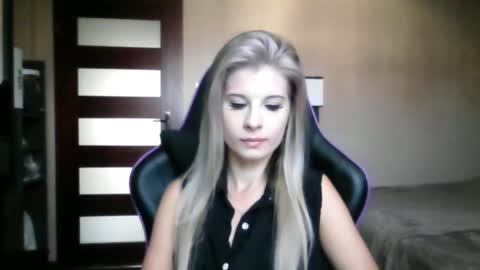 KristineAmore online show from 09/17/25, 06:15